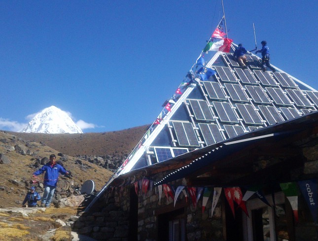 Piramide CNR sull'Everest